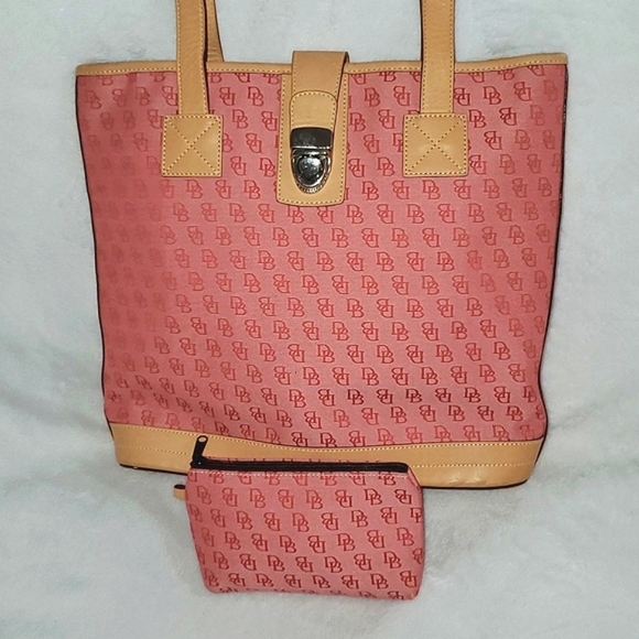 Dooney & Bourke Medium Shopper Tote &  Zippered Pouch Set - Picture 2 of 16